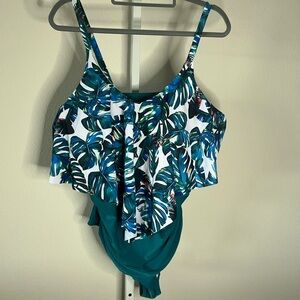 NWOT Tropical Leaf Print Swimsuit